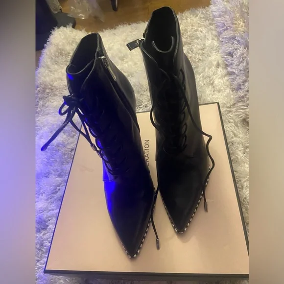 Gently Worn ‼️ Size 10 - Picture 2 of 10